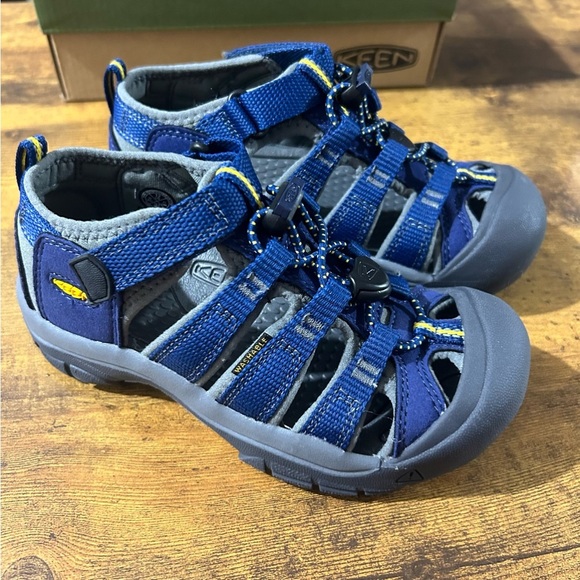 Keen Kids Newport H2 Sandals in Blue Depth NEW Size 12 - Picture 2 of 5
